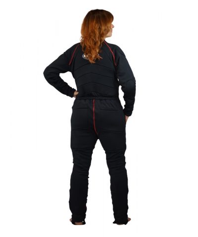 ScubaForce X-Pure Unterzieher Rückenansicht getragen von Model mit isolierten Zonen