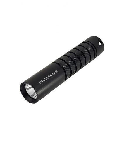 Pandora Lab Aron Basic Tauch- und Outdoorlampe Seitenansicht von Pandora Lab