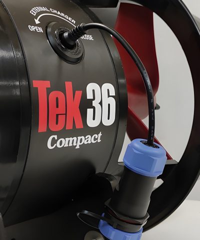 DiverTug TEK36 COMPACT 14 DiverTug TEK36 Compact externer Ladeanschluss am Scootergehäuse