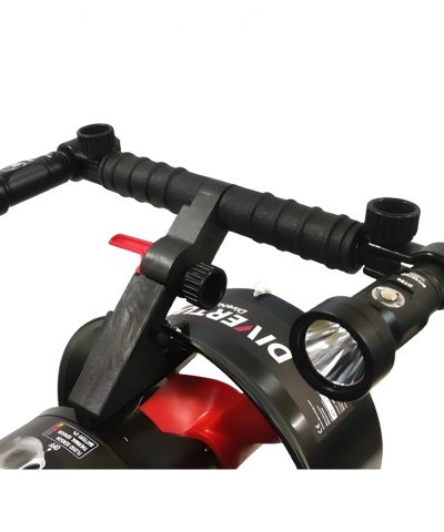 DiverTug Lampenhalterung beidseitig montiert am Führungsgriff mit zwei Tauchlampen