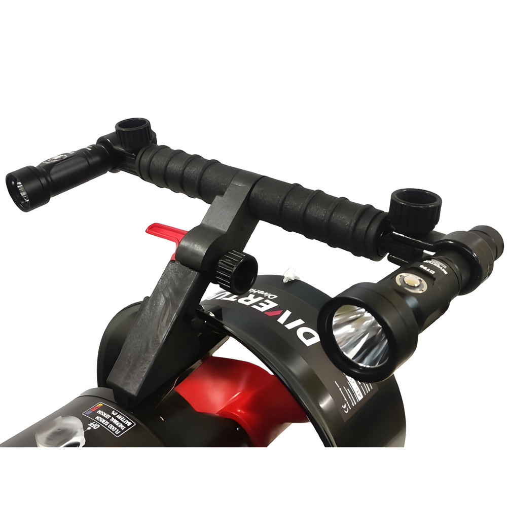 DiverTug Lampenhalterung 2 DiverTug Lampenhalterung beidseitig montiert am Führungsgriff mit zwei Tauchlampen