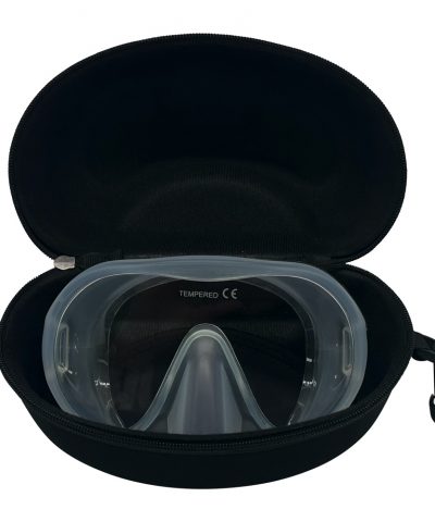 ScubaForce Maskenbox offen mit eingelegter Tauchmaske